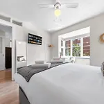 Beautiful 1 Bed Close To Amenities
