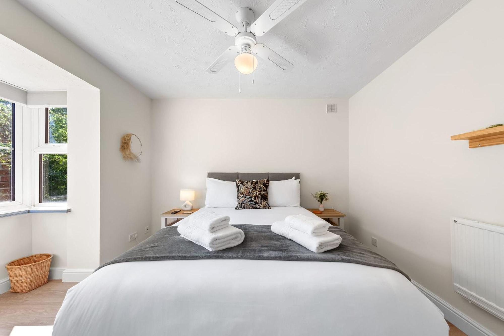 Beautiful 1 Bed Close To Amenities *