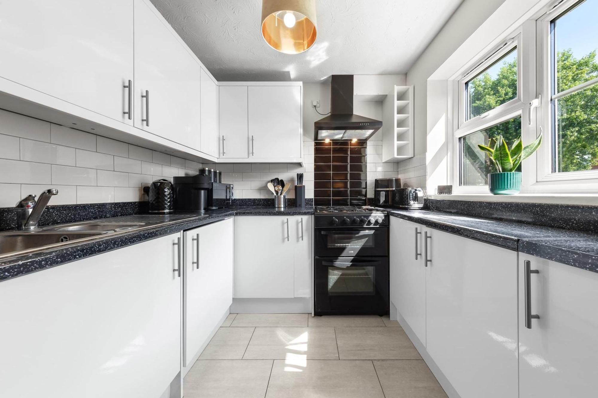 Beautiful 1 Bed Close To Amenities *