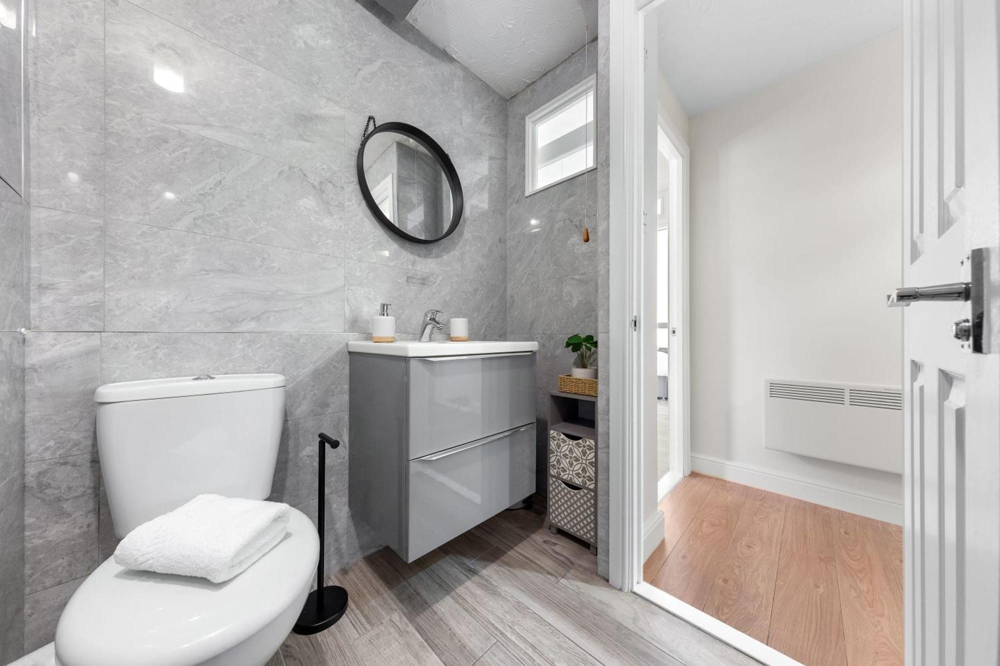 Beautiful 1 Bed Close To Amenities * Londra